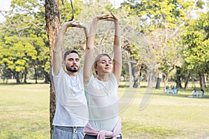 Couples are exercising in the park