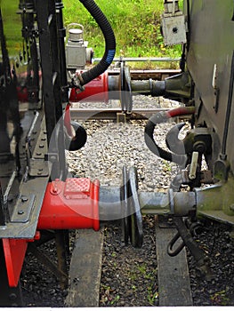 Coupling between two railway wagons