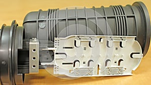 Coupling for connecting optical communication cables