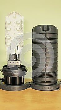 Coupling for connecting optical