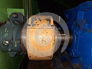 Coupling, propulsion, yellow, blueand iron steel