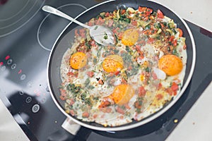 Il corso da creazione colazione fresco uova un verdure 