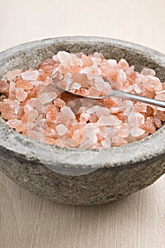 Kurz ružový himalájsky soľ v misa 