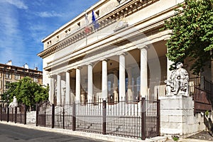 Court of appeal in Aix en Provence with statues