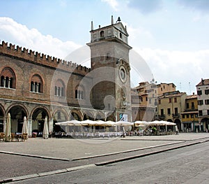 Courtyard cafe in Mantova photo