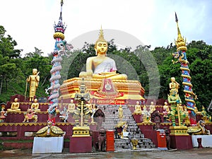 The courtyard gathers statues of all religions