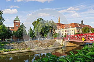 Covered market and Sand bridge