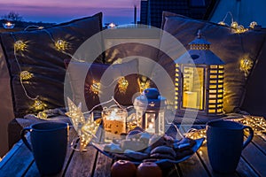 Accogliente La zona caffè un biscotti sul balcone bellissimo tramonto la luce 