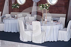 Cozy Wedding Reception: Elegantly Set Round Tables in a Restaurant Venue