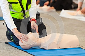 CPR training with dummy