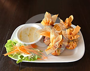 Crab rangoon with sauce