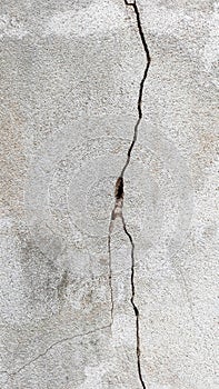 Cracked concrete wall. longitudinal cracks