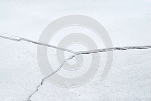 Cracked ice fissures