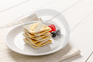 Crackers with condensed milk and fruit