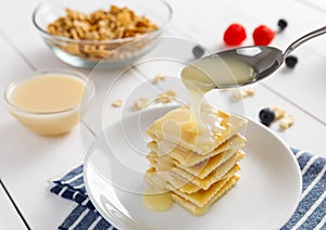 Crackers with condensed milk and fruit