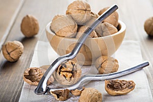 Cracking and shelling walnuts