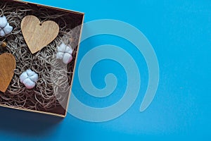 The craft gift box with the heartcard and cotton flowers