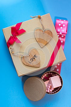 The craft gift box with the heartcard and sweets