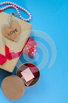 The craft gift box with the heartcard and sweets