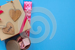 The craft gift box with the heartcard and sweets