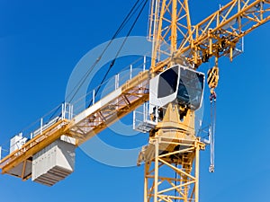 The crane the elevating building