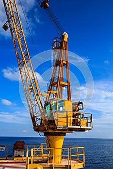 Crane lifting offshore