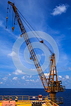 Crane lifting offshore