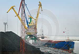Crane loading coal to ship