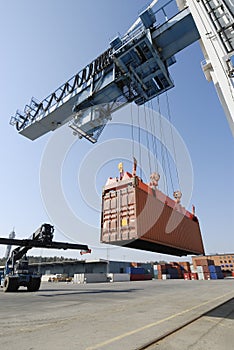 Crane lowering container