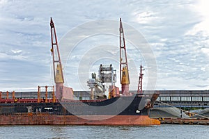 Crane ship