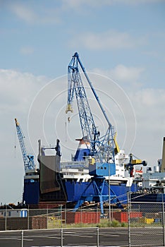 Cranes wharf repairing ship