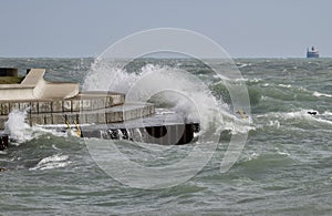 Crashing Waves Fullerton Avenue Point Park  3