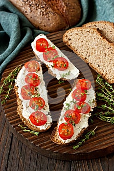 Cream cheese  with tomatoes cherry on  slice of rye bread