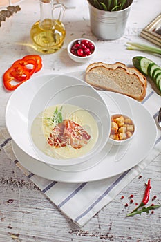 Cream soup with parmesan and bacon and crackers