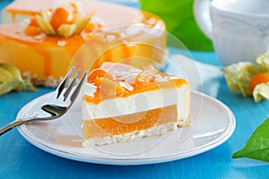 Creamy cake with coconut