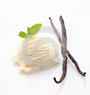 Creamy icecream and vanilla pods