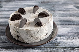 Creamy no bake cheesecake with chocolate cookies. oreo biscuit cake