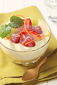 Creamy pudding with fresh fruit