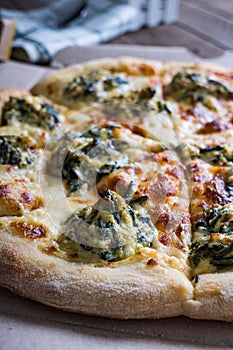 Creamy spinach dip pizza