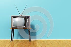 Viejo televisión contra azul antiguo muro en 