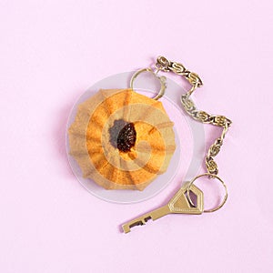 Creative idea: shortbread cookie as keychain with key