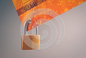 Credit card blocking lock  with hanging padlock