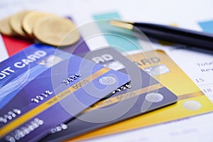 Credit card model with coins and pen : Financial development, Accounting, Statistics, Investment