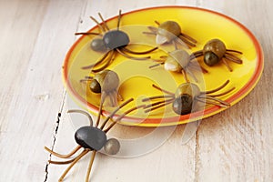 Creepy crawly Halloween spider snacks