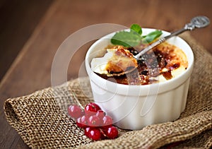 Creme brulee (cream brulee, burnt cream)