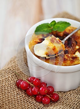 Creme brulee (cream brulee, burnt cream)