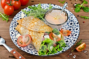 Crepes stuffed with salami, tomatoes, lettuce, mozzarella and cheese sauce