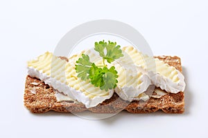 Crisp bread with cheese
