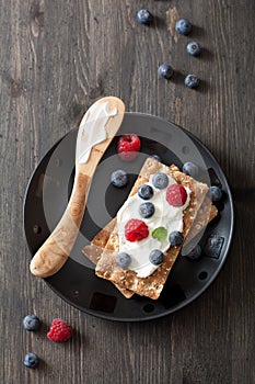 Crisp bread with creme fraiche and berries