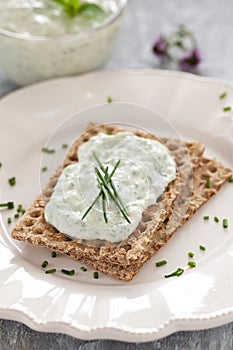 Crispbread with chives